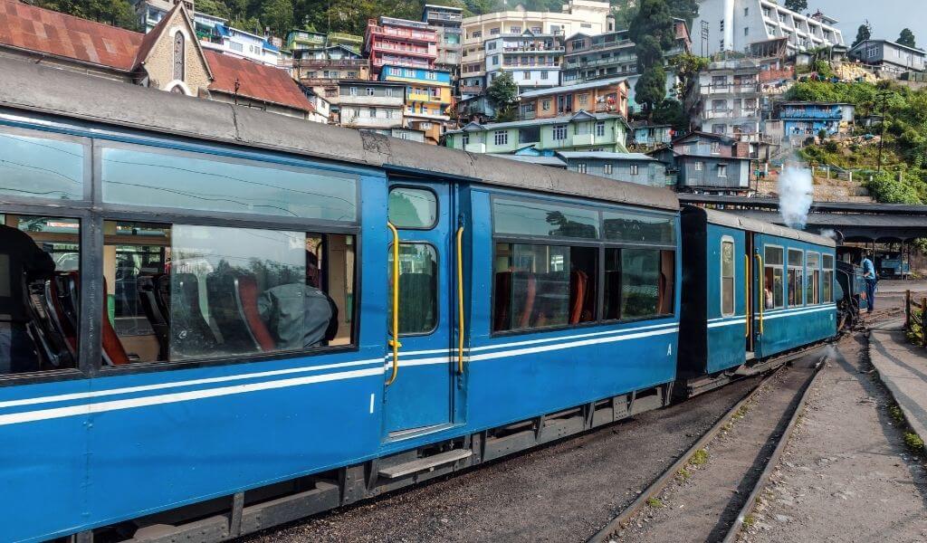 darjeeling train tour